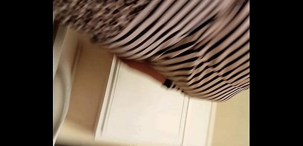  Mom Upskirt  (extra footage)